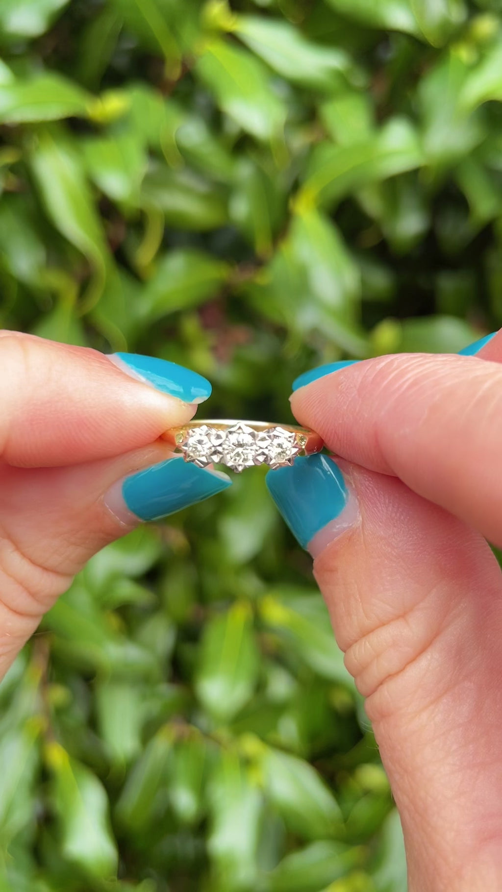 Vintage 1975 Diamond 18ct Gold Three Stone Engagement Ring