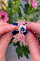 Vintage 1950s Blue Sapphire 18ct Gold Daisy Cluster Ring