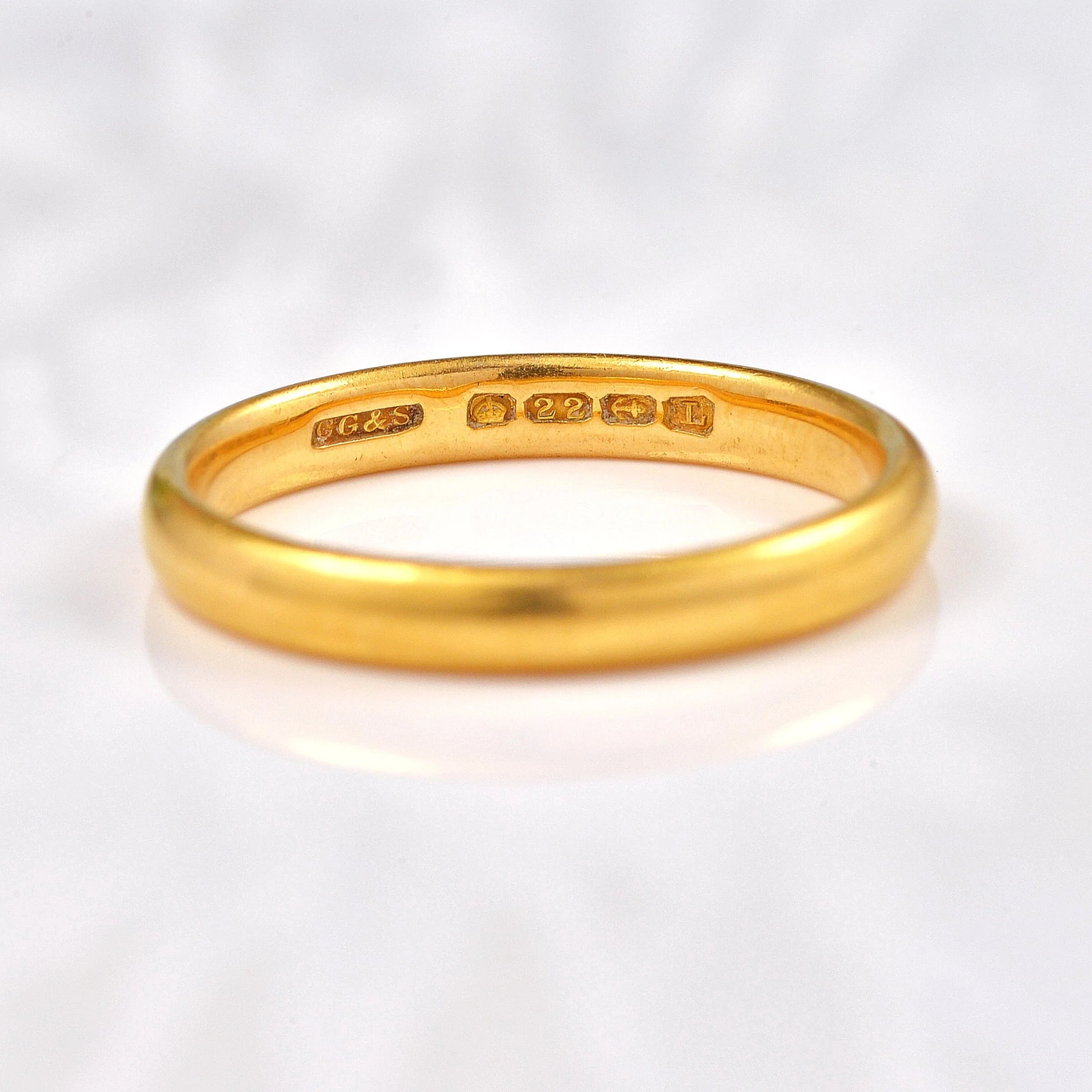 Ellibelle Jewellery Antique 22ct Gold Wedding Band - Date 1935 (4.1g)