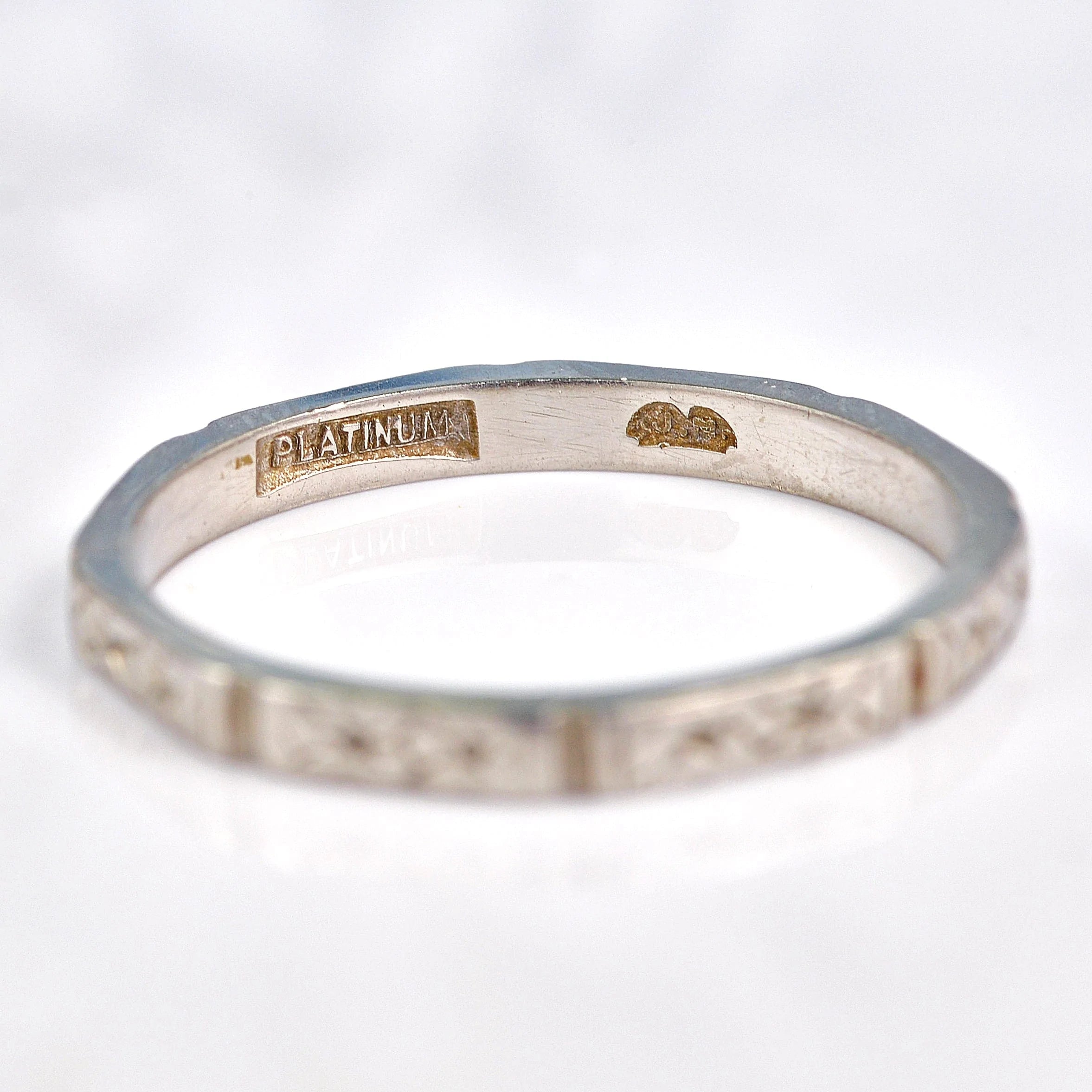 Ellibelle Jewellery Antique Art Deco Platinum Faceted Wedding Band (3.2g)