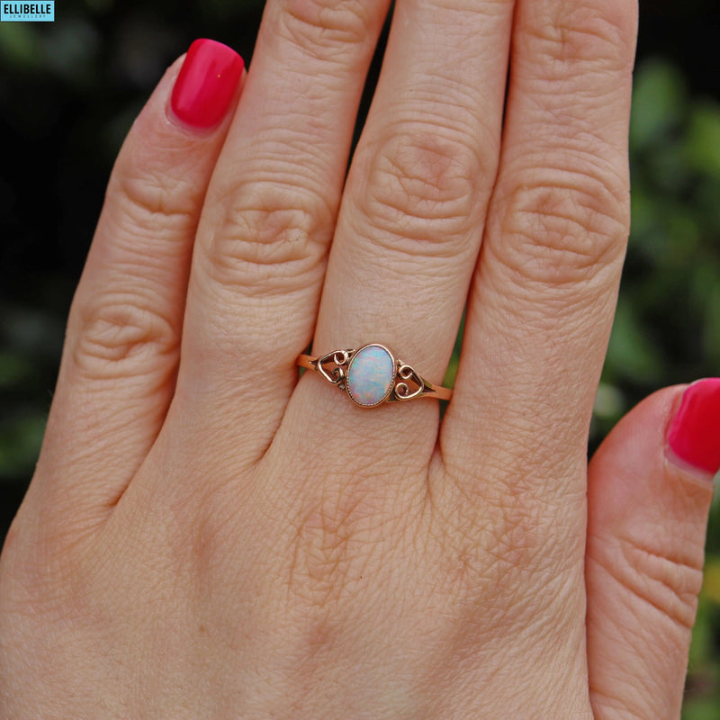 ANTIQUE EDWARDIAN GOLD OPAL SOLITAIRE RING