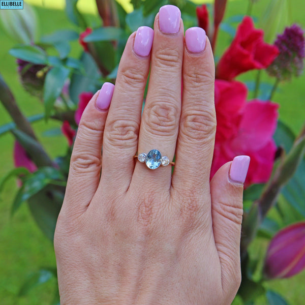 ART DECO AQUAMARINE & DIAMOND 18CT GOLD THREE-STONE RING