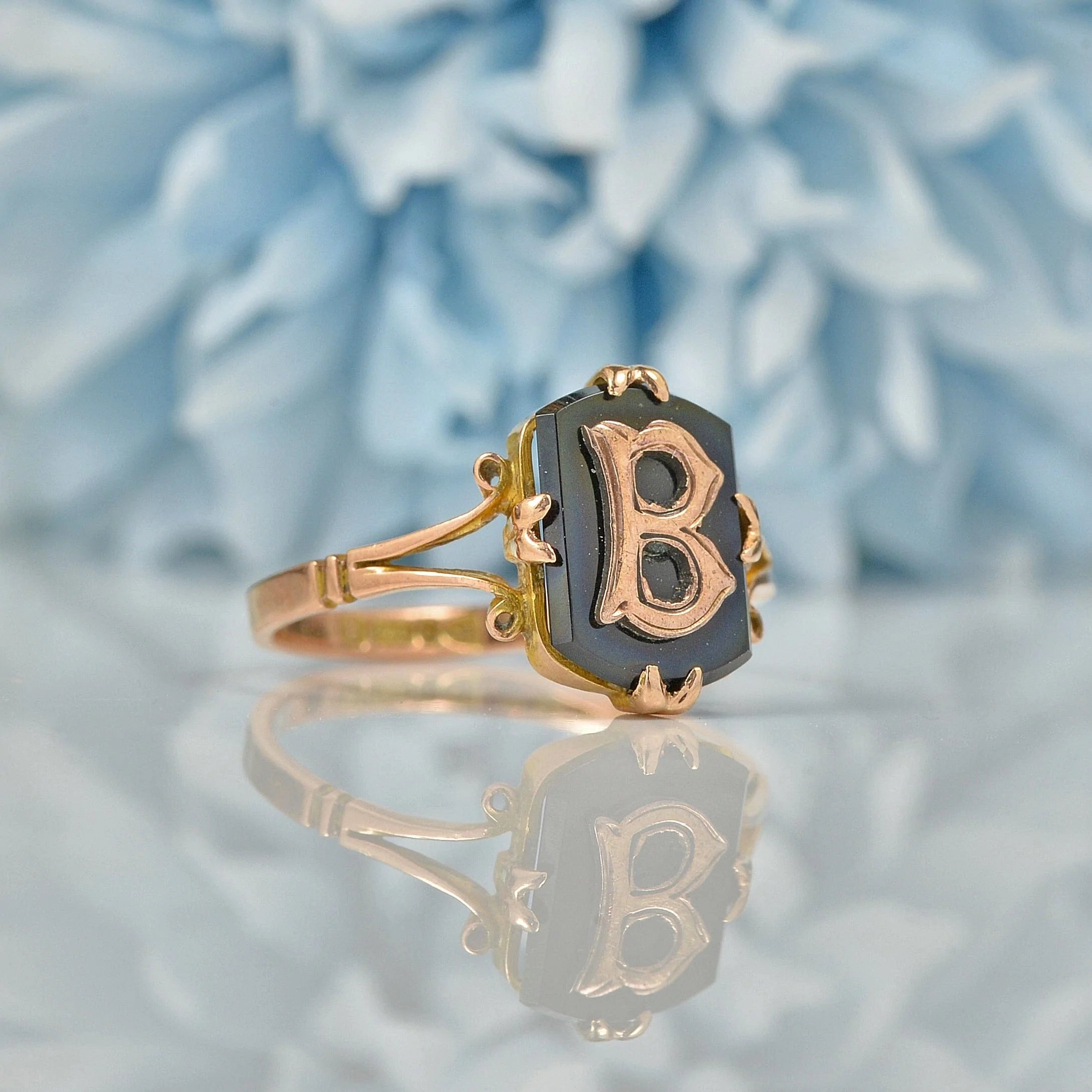 ART DECO BLACK ONYX 9CT GOLD INITIAL 'B' SIGNET RING