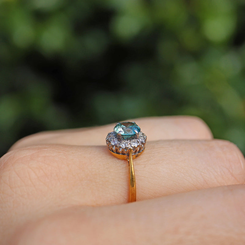 ART DECO BLUE ZIRCON & DIAMOND 18CT GOLD CLUSTER RING