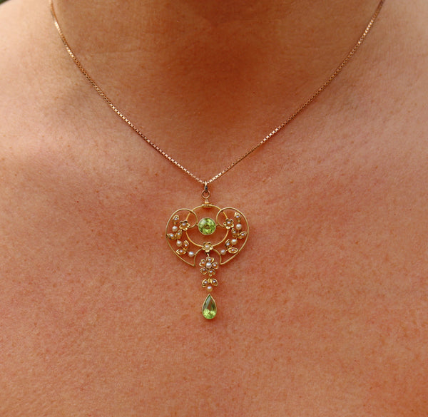 Ellibelle Jewellery EDWARDIAN PERIDOT & PEARL 15CT GOLD PENDANT NECKLACE