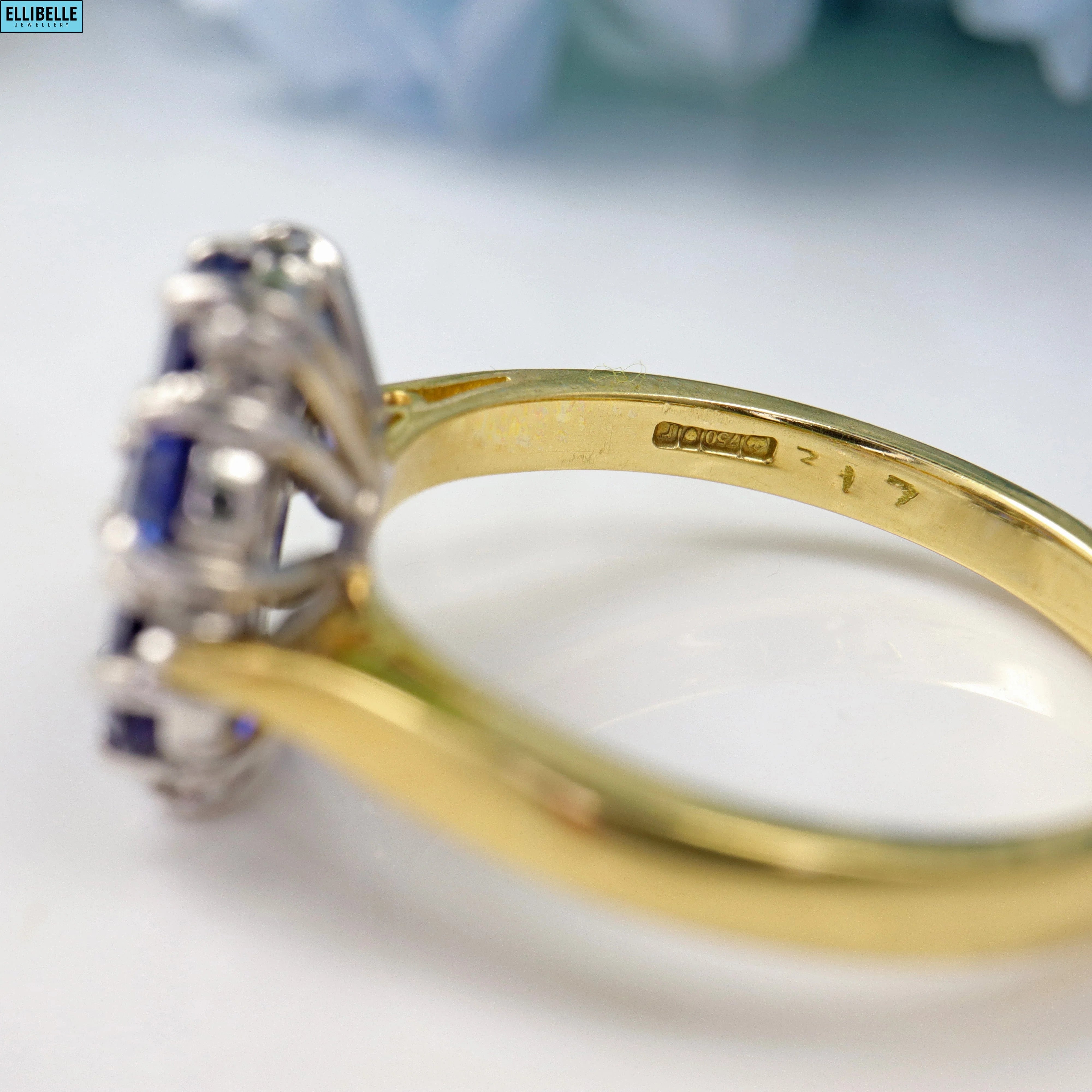 SAPPHIRE & DIAMOND 18CT GOLD CLUSTER RING