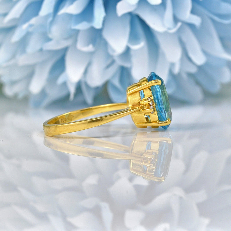 TOPAZ & DIAMOND 18CT GOLD SOLITAIRE RING