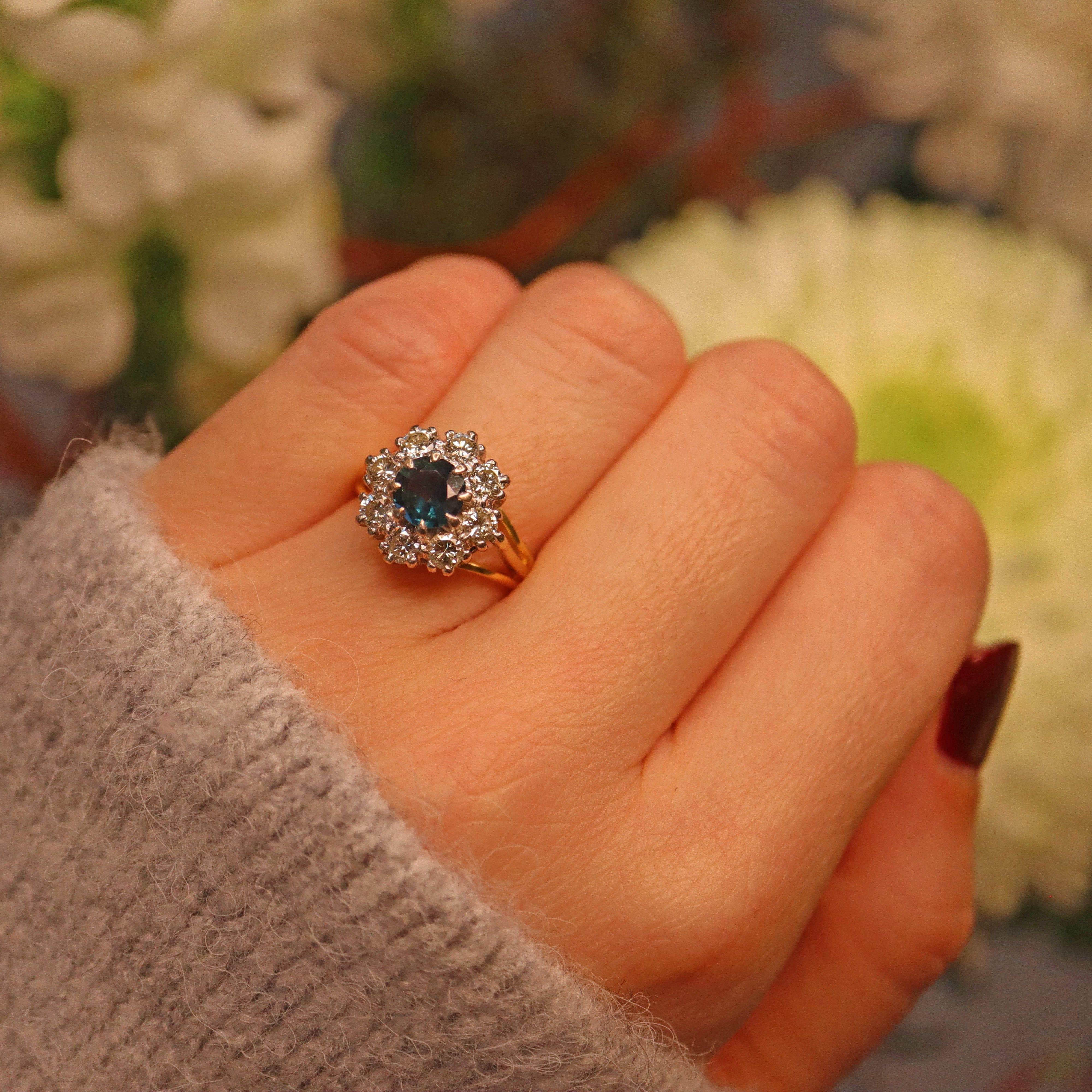 Ellibelle Jewellery VINTAGE 1970S SAPPHIRE & DIAMOND ROUND CLUSTER RING