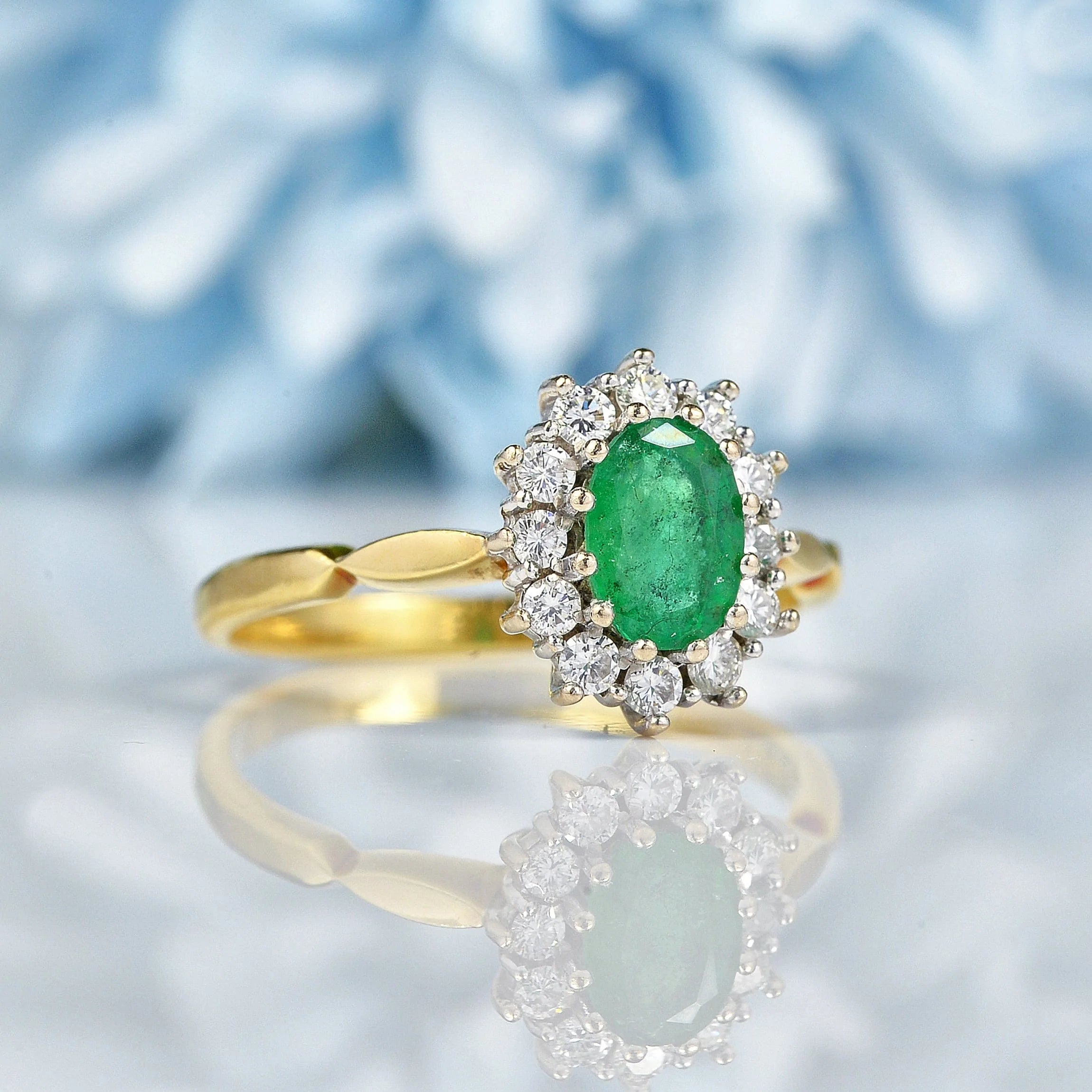 Ellibelle Jewellery Vintage 1980s Emerald & Diamond Cluster Ring
