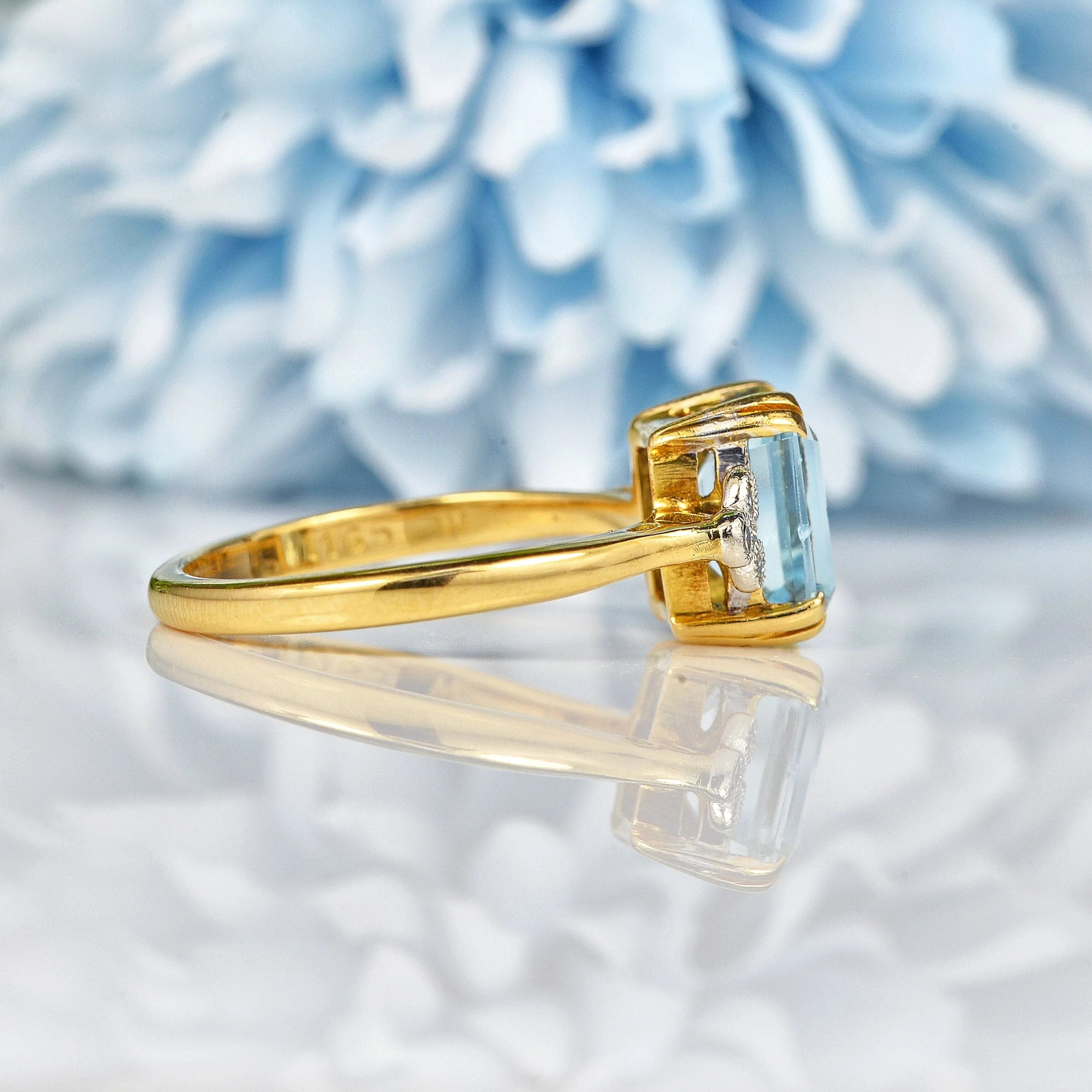 Ellibelle Jewellery Vintage 1989 Aquamarine & Diamond 18ct Gold Ring