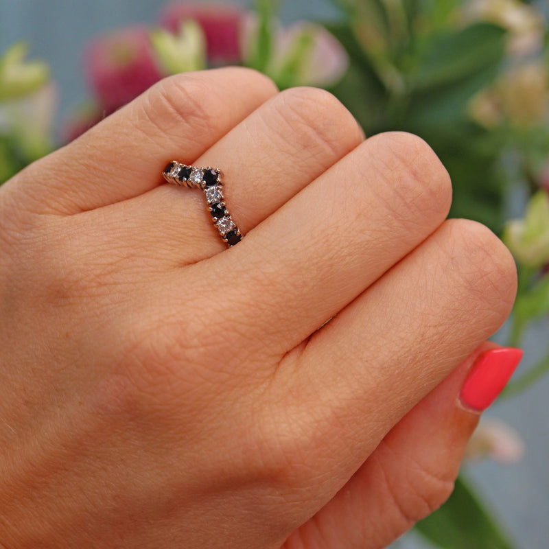Ellibelle Jewellery Vintage 1990s Sapphire & Diamond Wishbone Band Ring