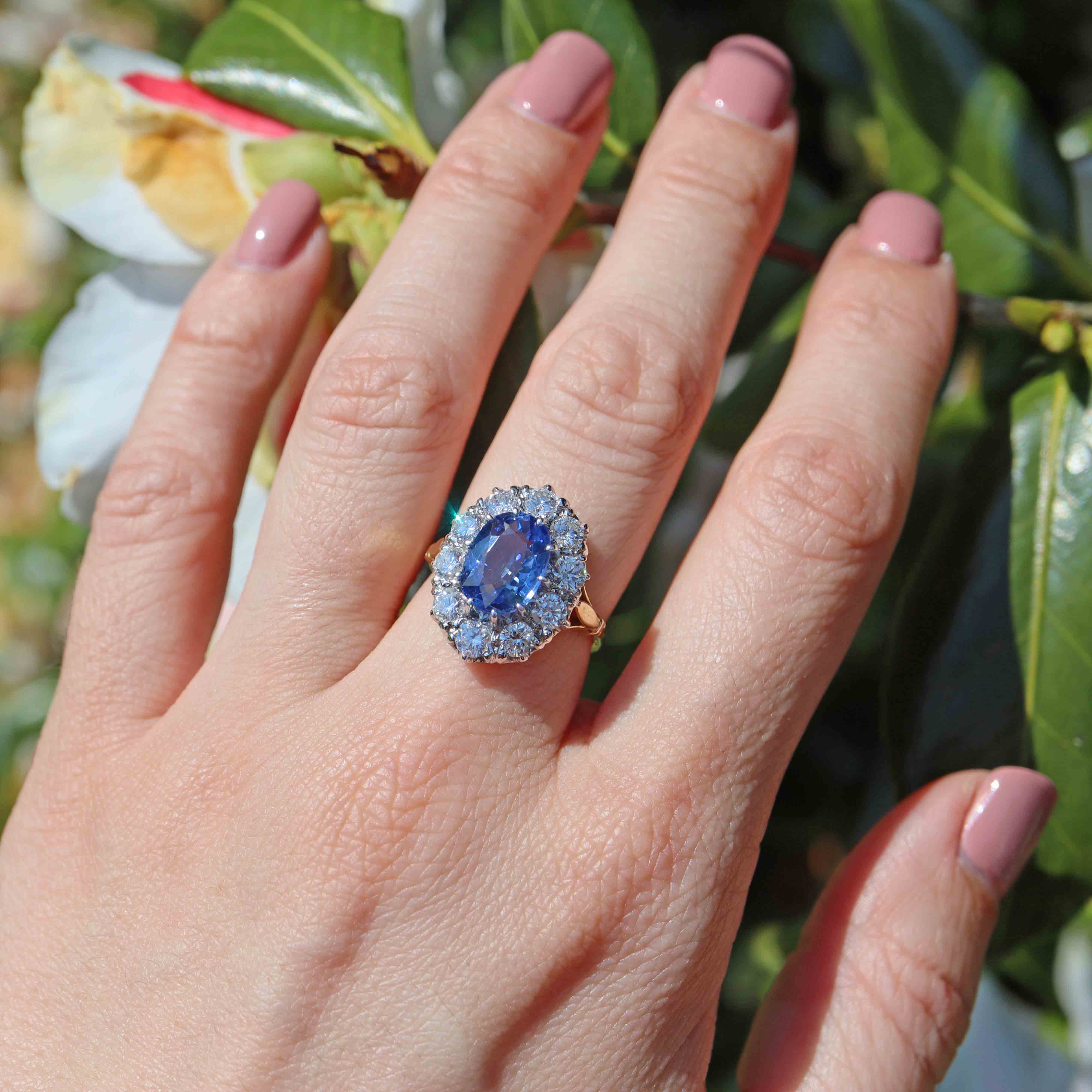 Ellibelle Jewellery Vintage 3.05ct Ceylon Sapphire & Diamond 18ct Gold Cluster Ring
