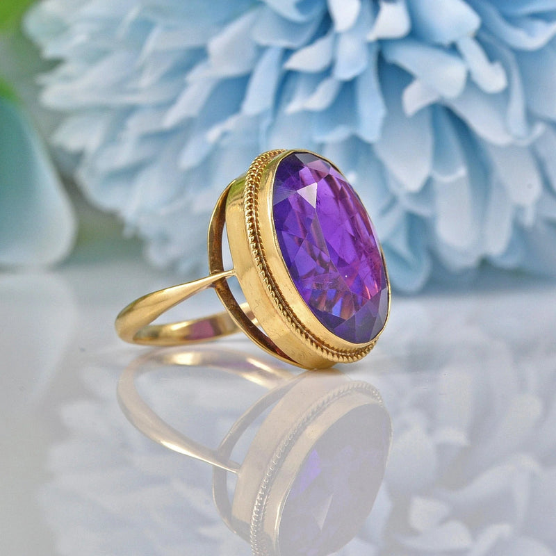 VINTAGE AMETHYST 9CT GOLD SOLITAIRE DRESS RINGVINTAGE AMETHYST 9CT GOLD SOLITAIRE DRESS RING