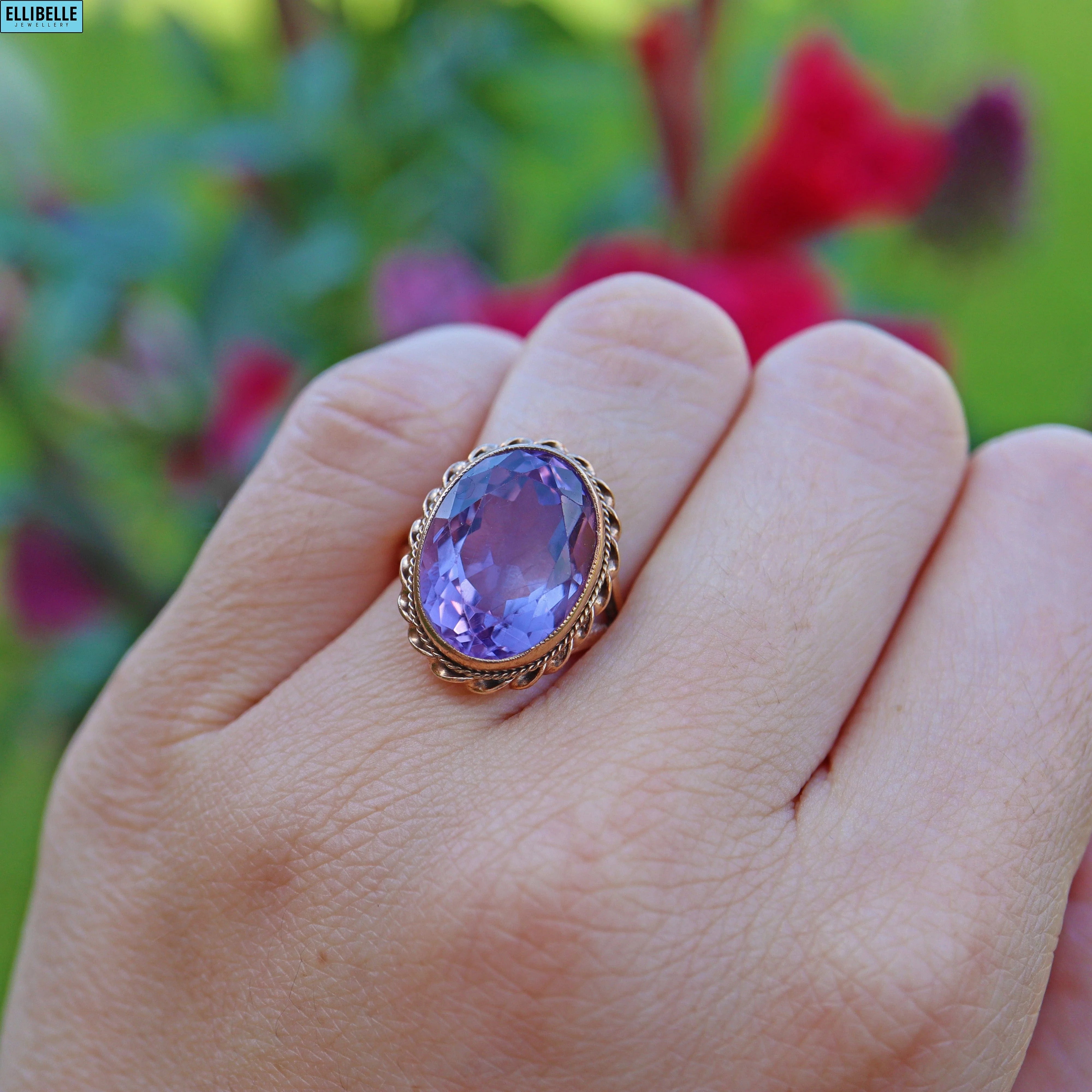 VINTAGE AMETHYST 9CT GOLD SOLITAIRE RING