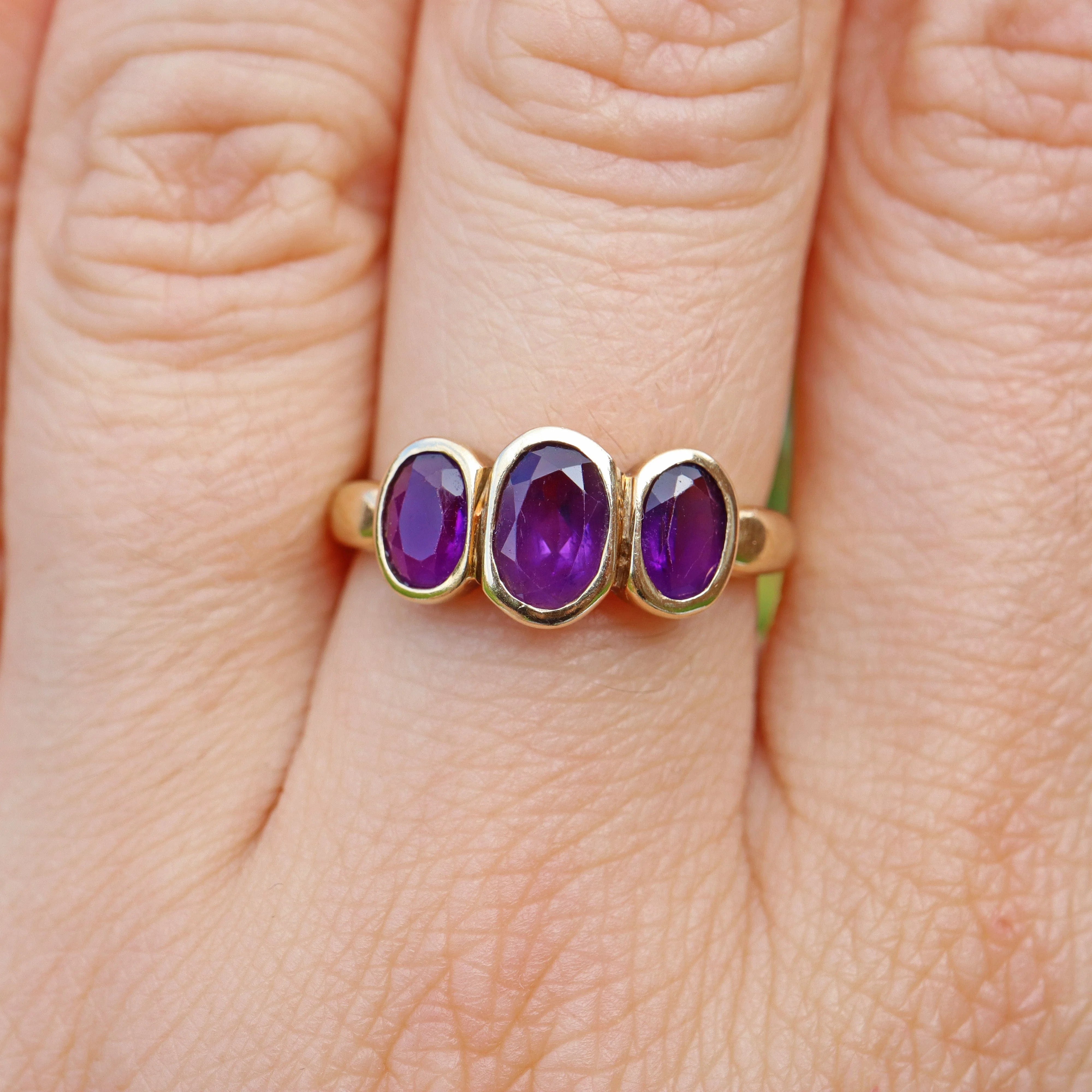 Ellibelle Jewellery VINTAGE AMETHYST 9CT GOLD THREE-STONE RING