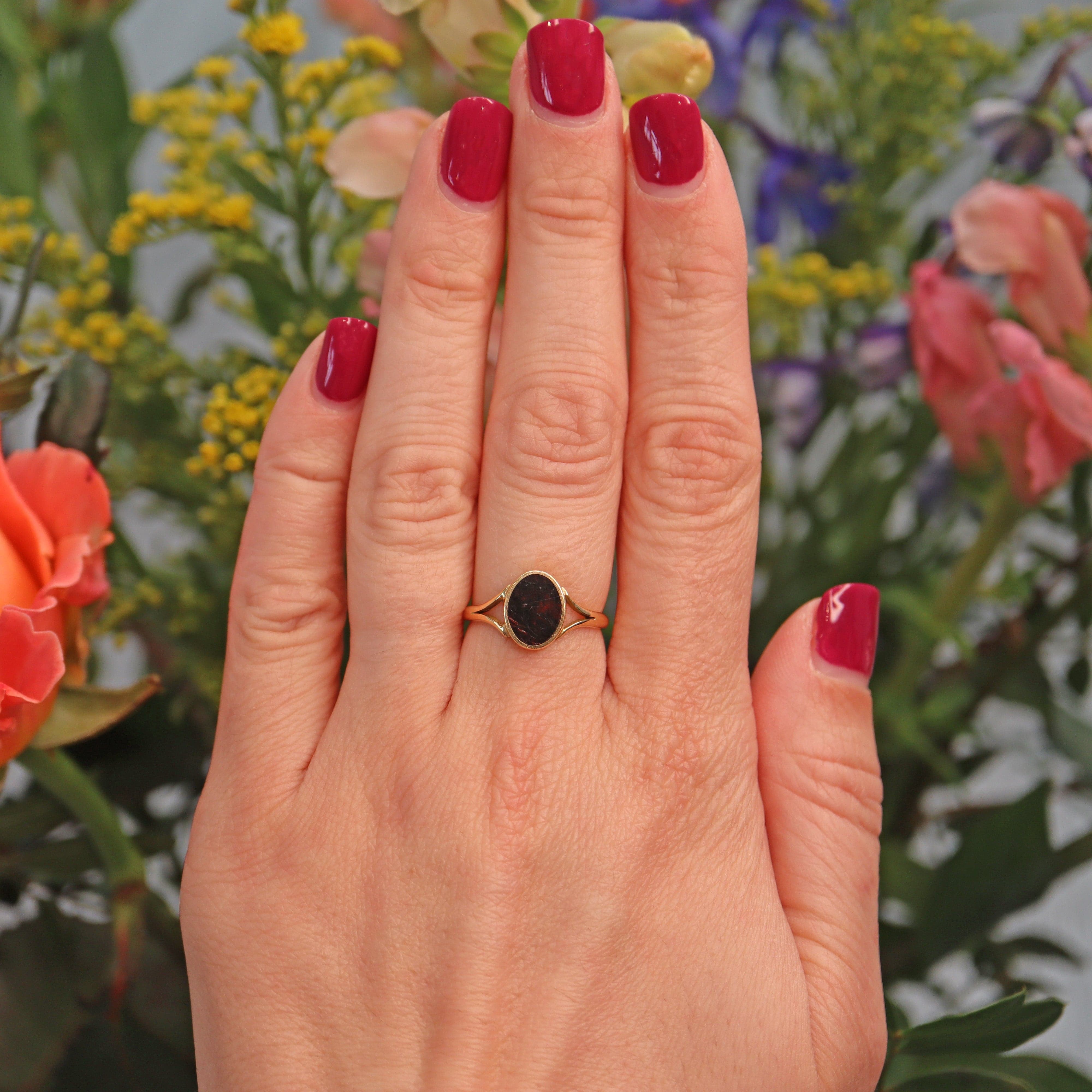 Vintage Bloodstone 18ct Gold Oval Signet Ring