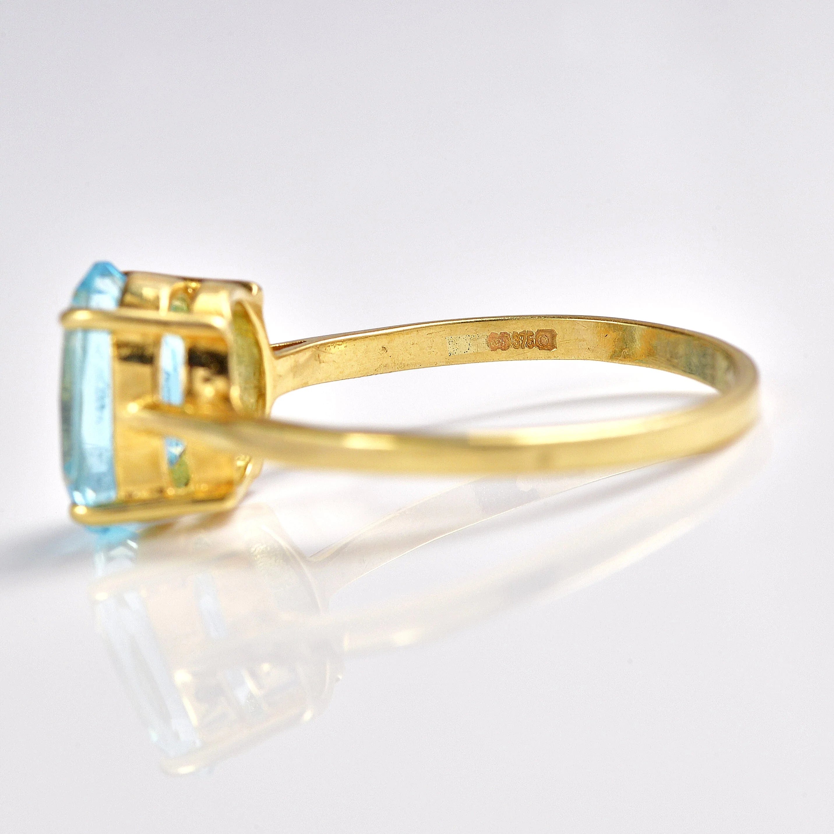 Ellibelle Jewellery Vintage Blue Topaz 9ct Yellow Gold Solitaire Ring