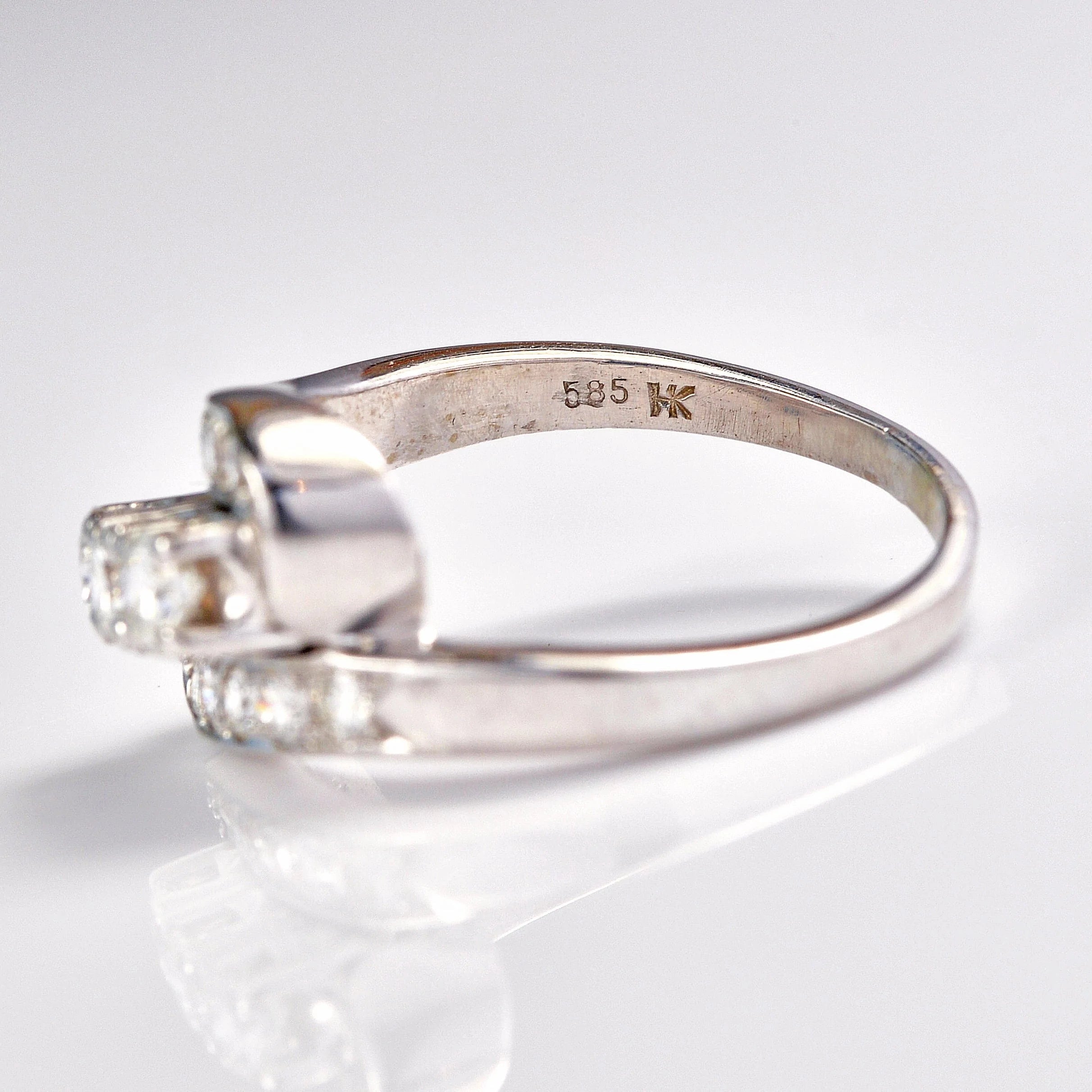 Ellibelle Jewellery Vintage Diamond 14k White Gold Bypass Ring (1.00ct)