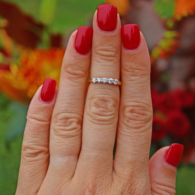 VINTAGE DIAMOND 18CT GOLD FIVE-STONE RING