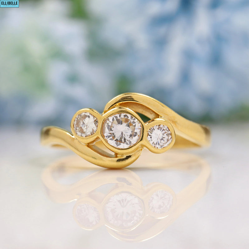 VINTAGE DIAMOND 18CT GOLD TRILOGY THREE STONE RING