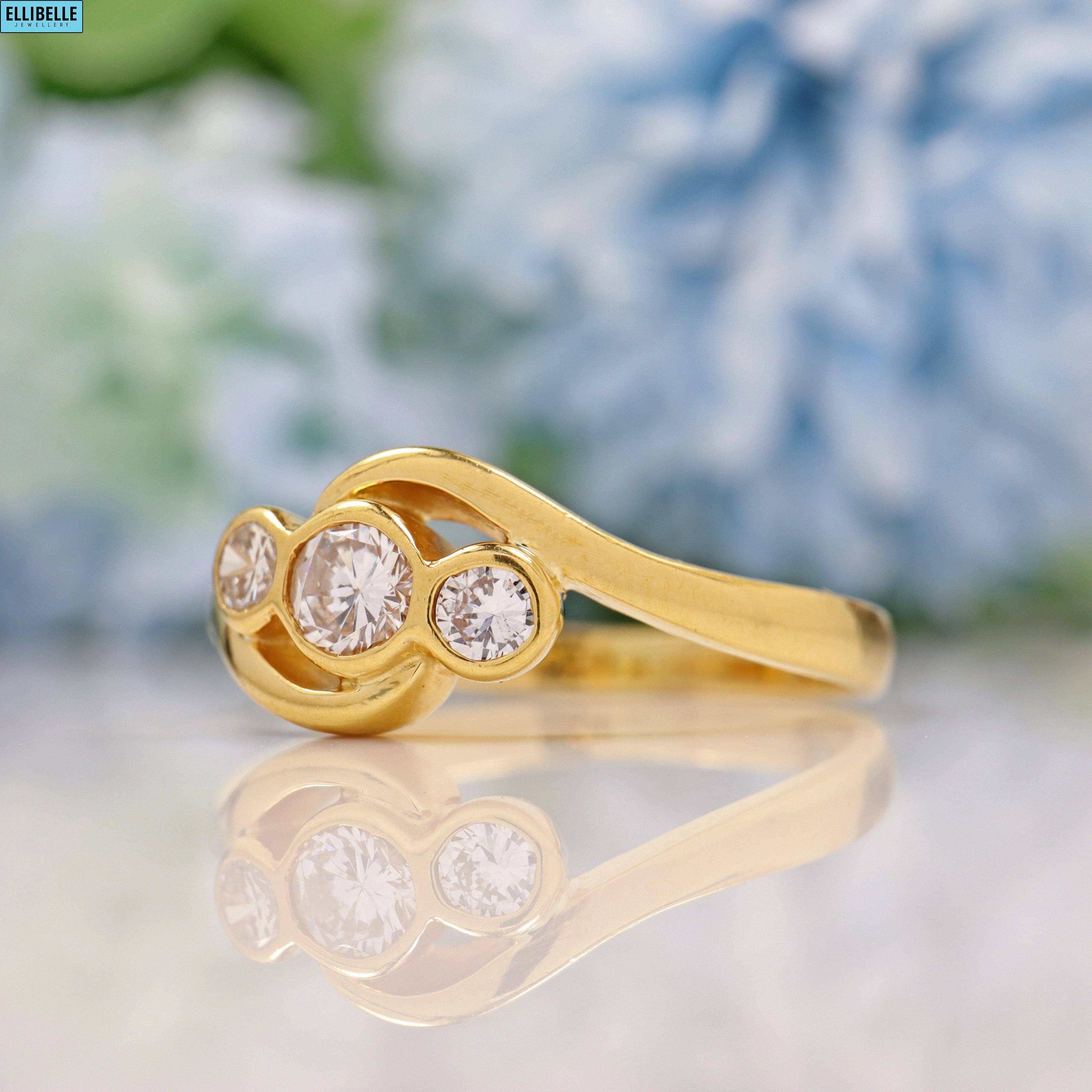 VINTAGE DIAMOND 18CT GOLD TRILOGY THREE STONE RING