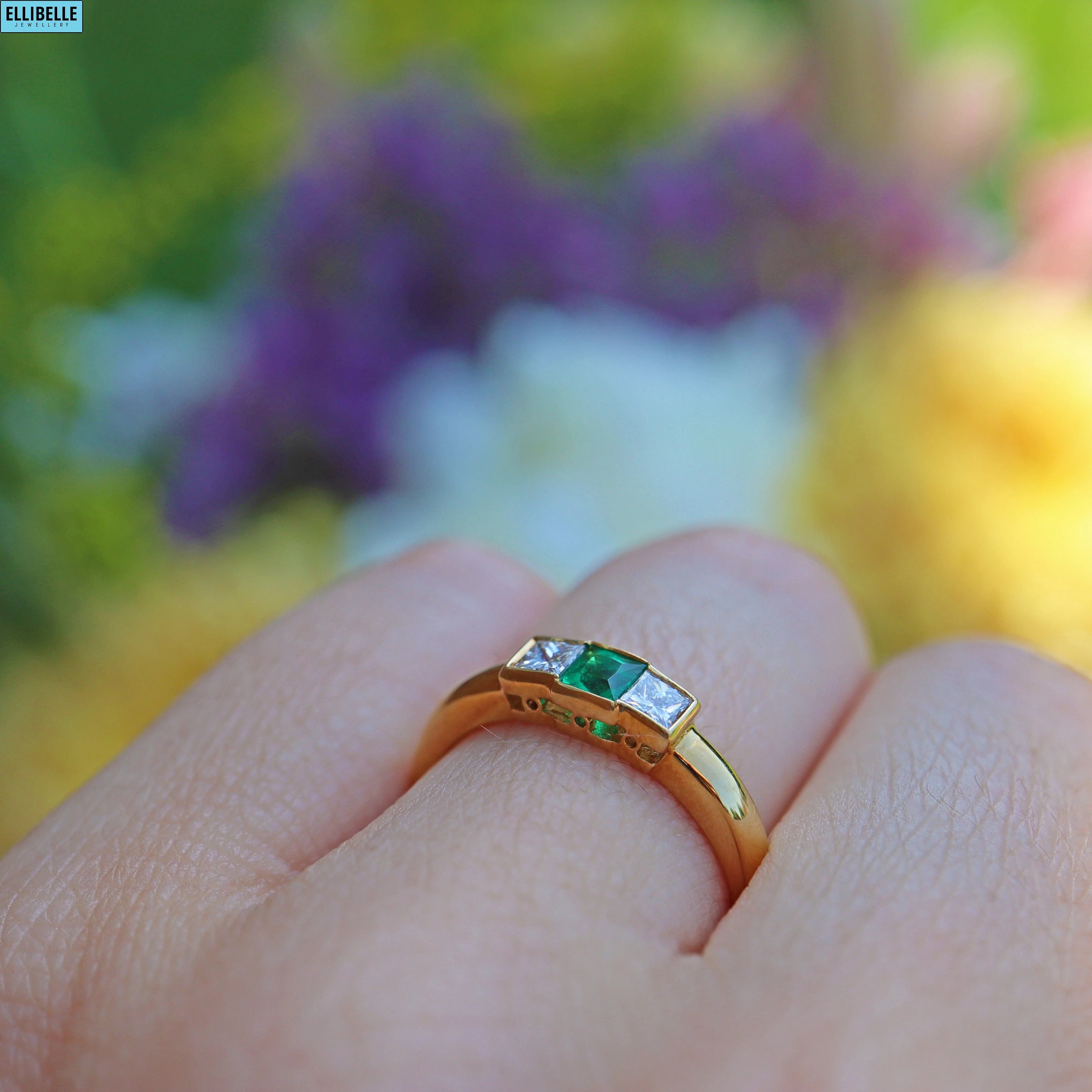 VINTAGE EMERALD & DIAMOND 18CT GOLD TRILOGY RING