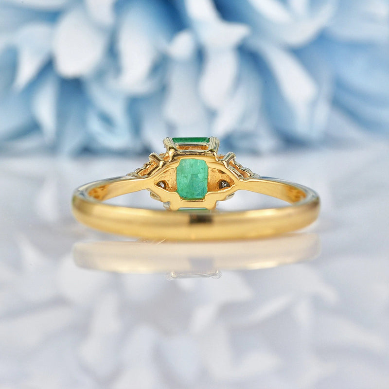Ellibelle Jewellery Vintage Natural Emerald & Diamond 18ct Gold Ring