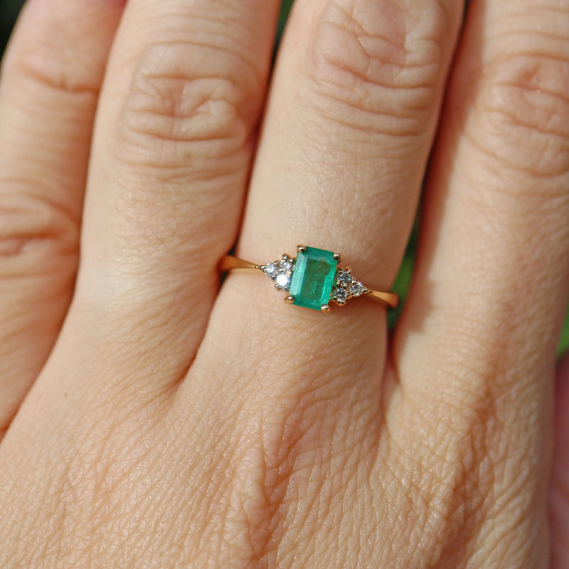 Ellibelle Jewellery Vintage Natural Emerald & Diamond 18ct Gold Ring