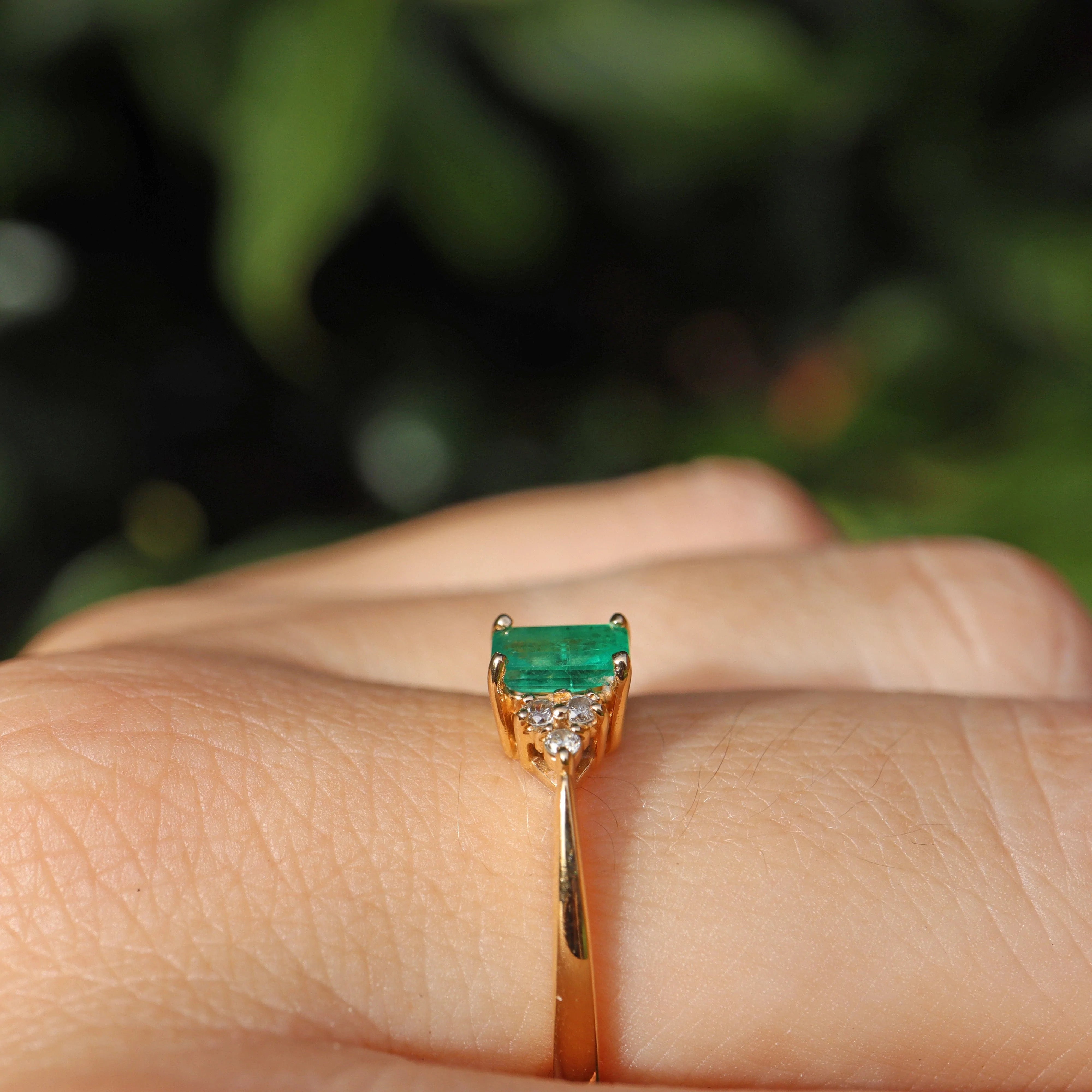 Ellibelle Jewellery Vintage Natural Emerald & Diamond 18ct Gold Ring