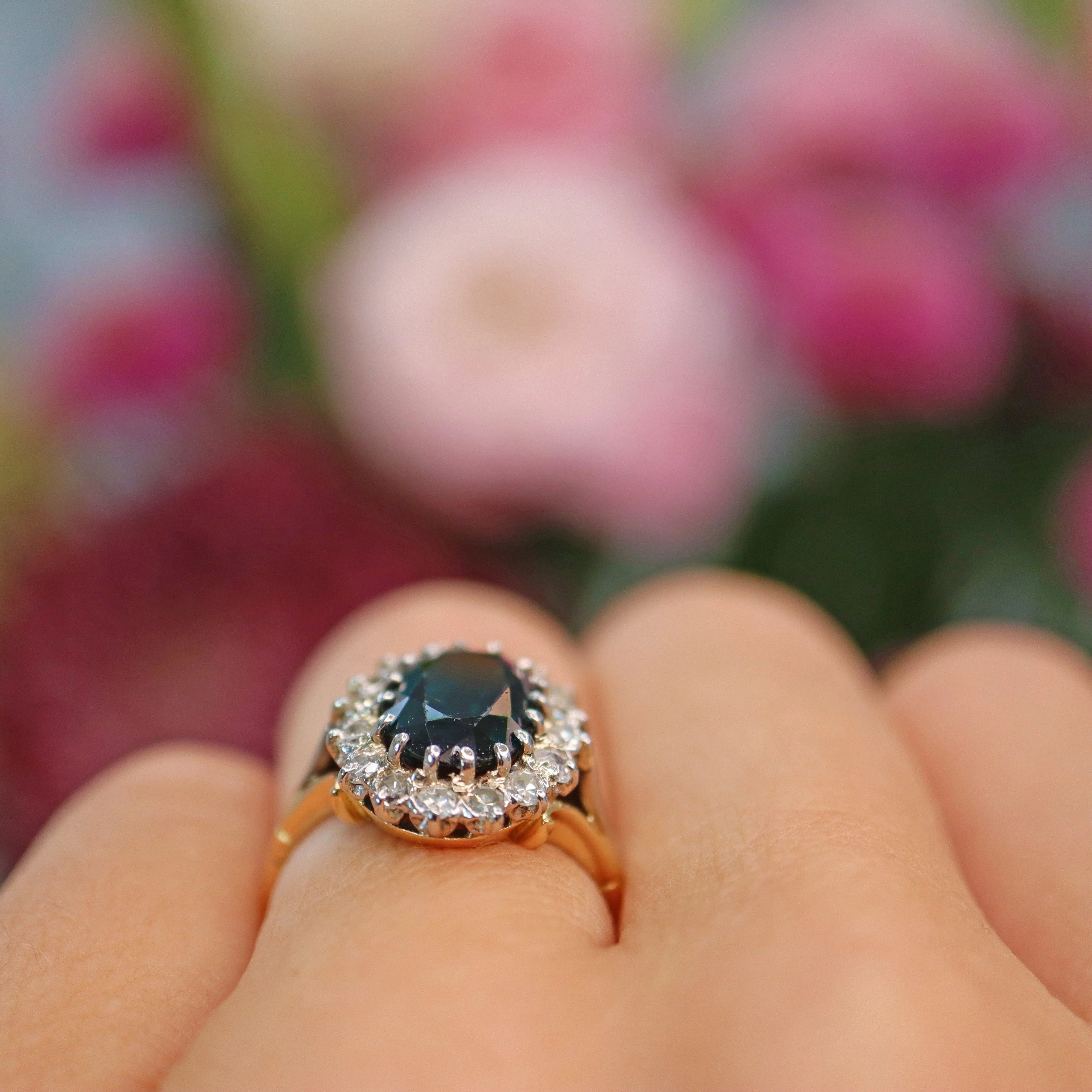 Ellibelle Jewellery Vintage Natural Sapphire & Diamond 18ct Gold Cluster Ring (3.10ct)