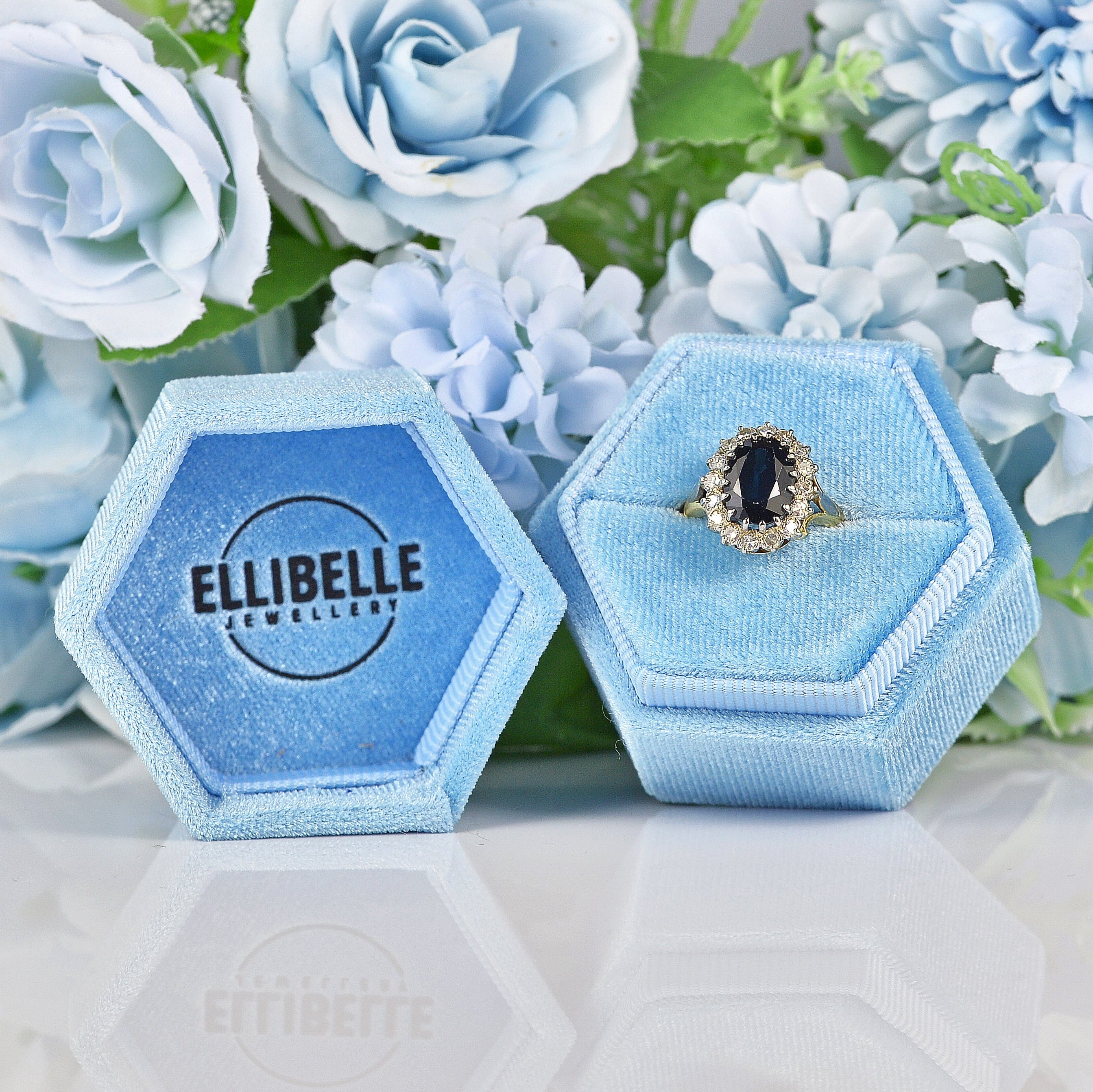 Ellibelle Jewellery Vintage Natural Sapphire & Diamond 18ct Gold Cluster Ring (3.10ct)
