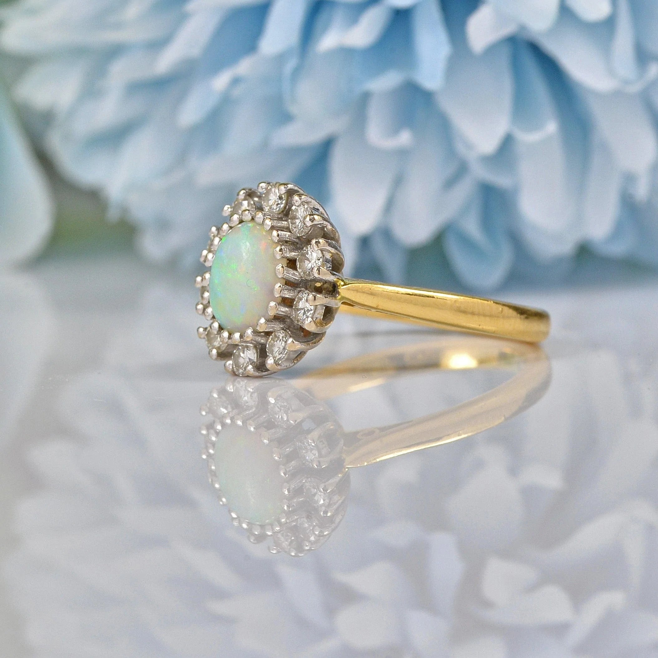 VINTAGE OPAL & DIAMOND 18CT GOLD DAISY CLUSTER RING