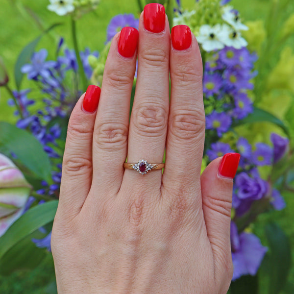 VINTAGE RUBY & DIAMOND 9CT GOLD CLUSTER RING