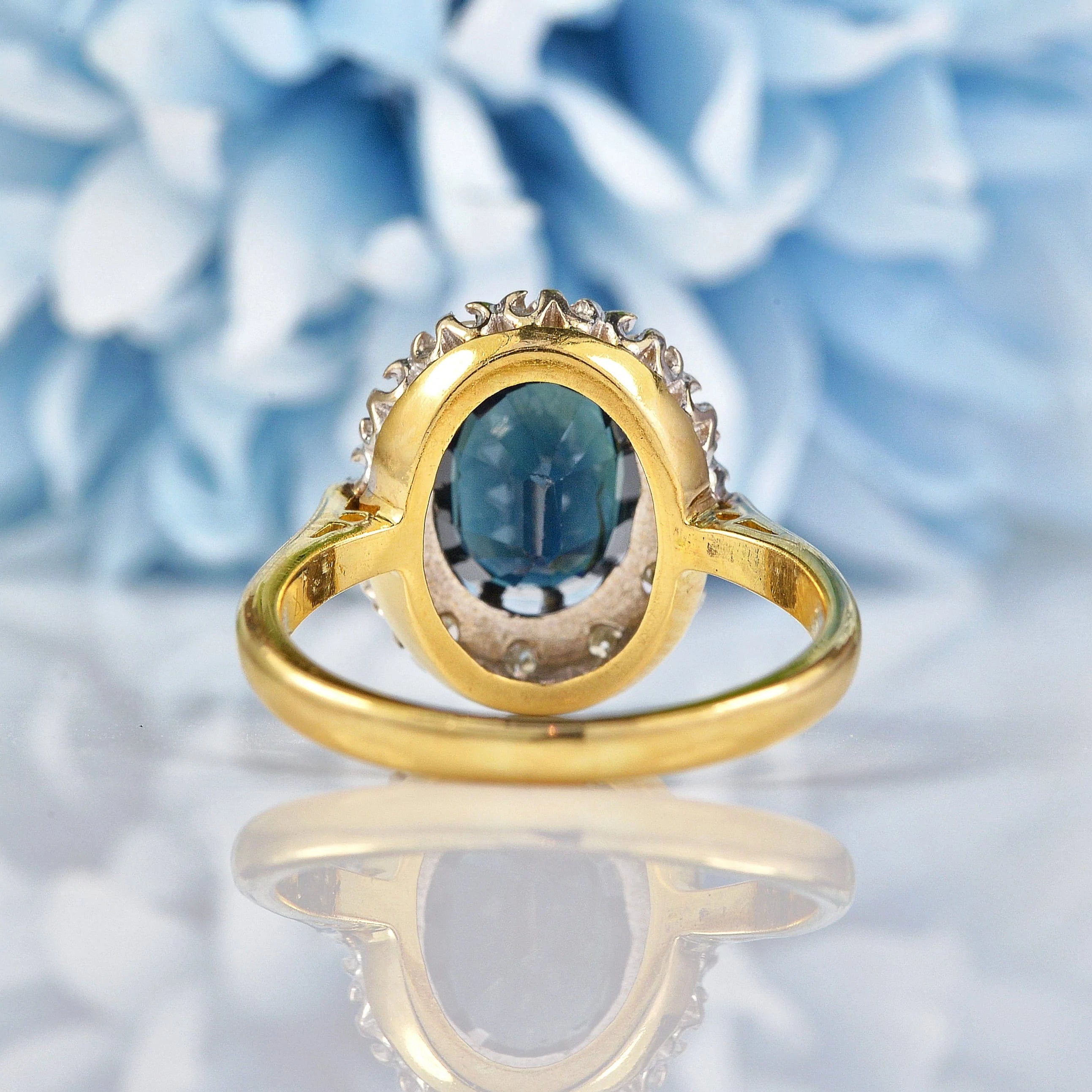 Ellibelle Jewellery Vintage Sapphire & Diamond 18ct Gold Cluster Ring (2.40ct)