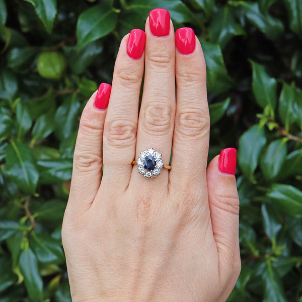 VINTAGE SAPPHIRE & DIAMOND 18CT GOLD CLUSTER RING