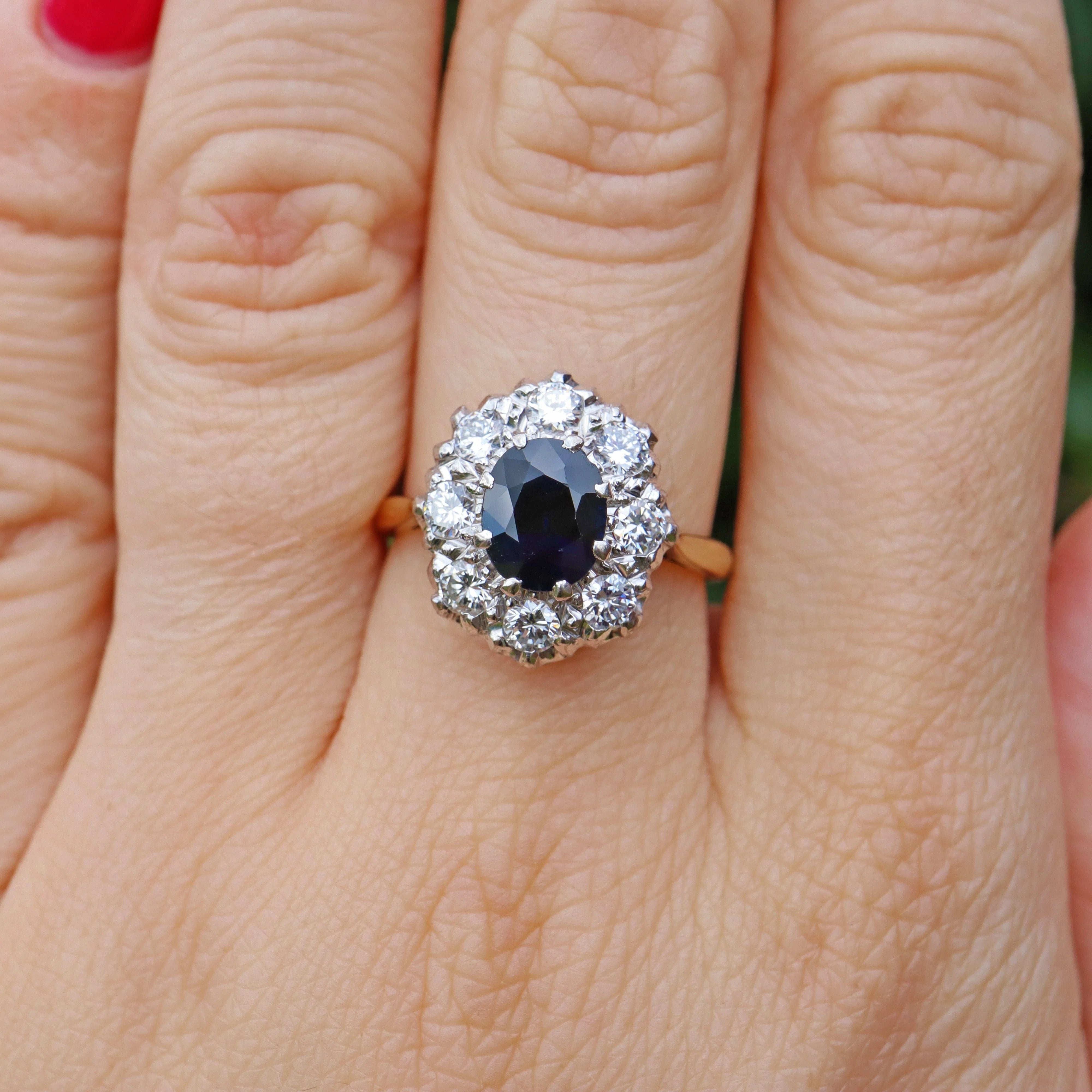 VINTAGE SAPPHIRE & DIAMOND 18CT GOLD CLUSTER RING