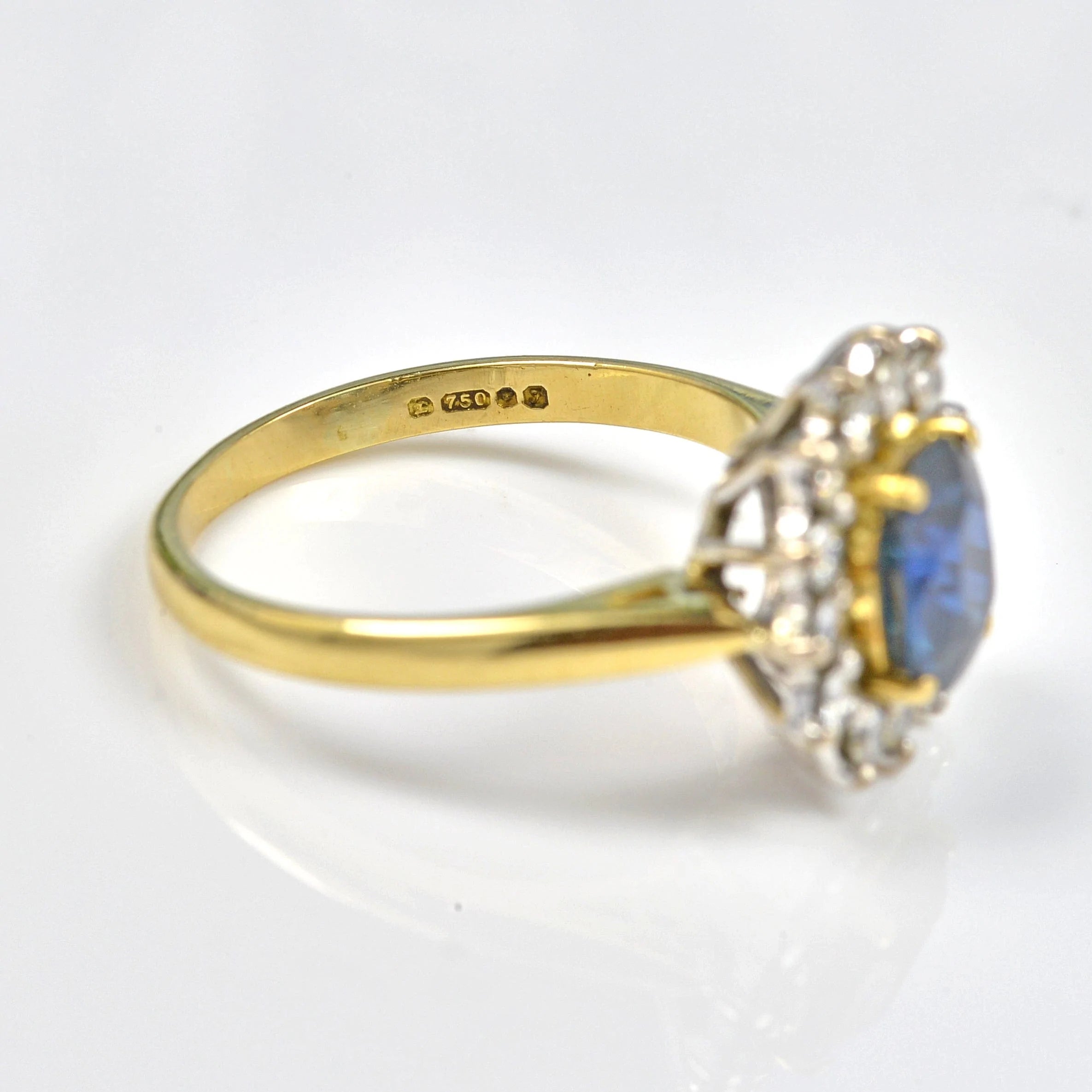VINTAGE SAPPHIRE & DIAMOND 18CT GOLD CUSHION CLUSTER RING