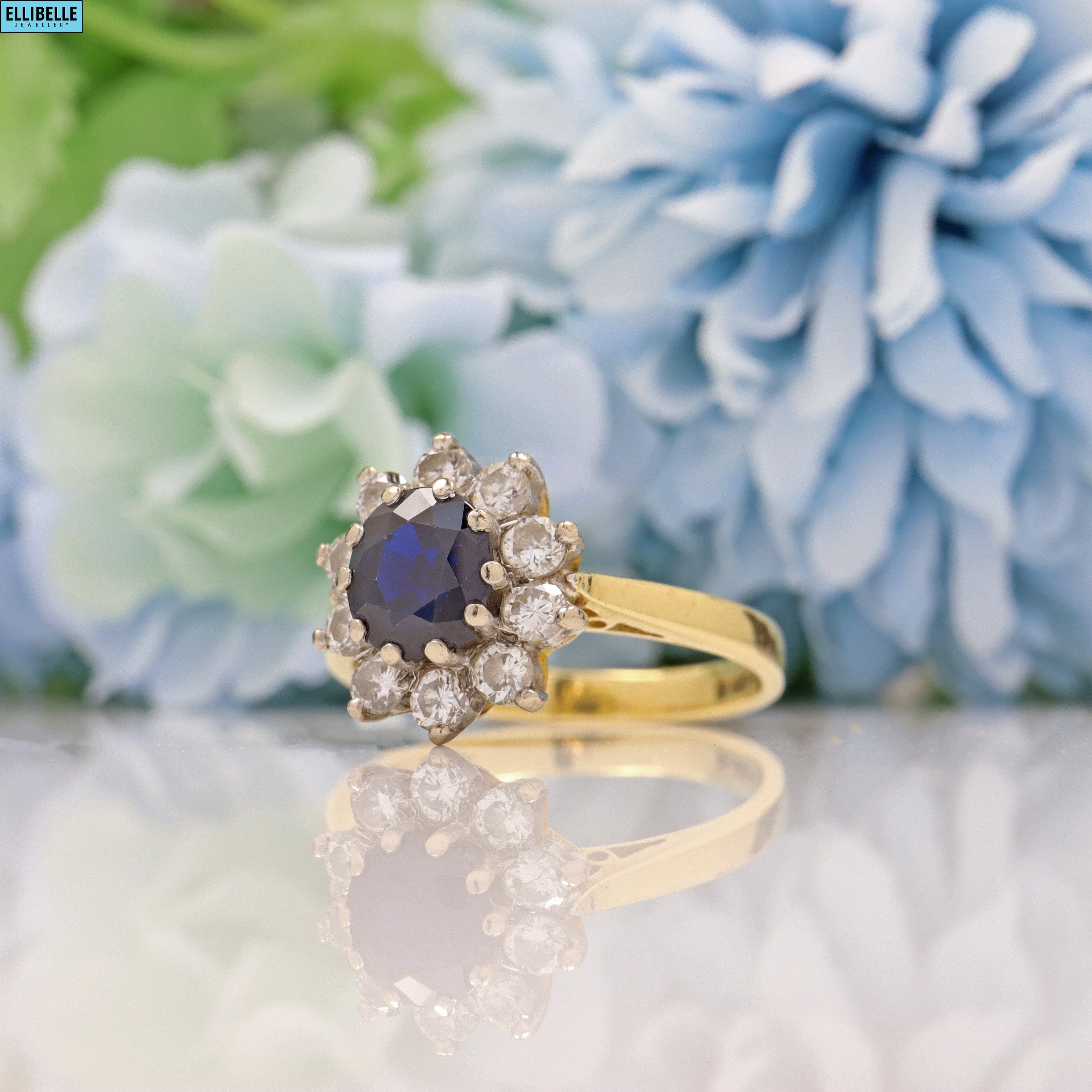 VINTAGE SAPPHIRE & DIAMOND 18CT GOLD DAISY CLUSTER RING