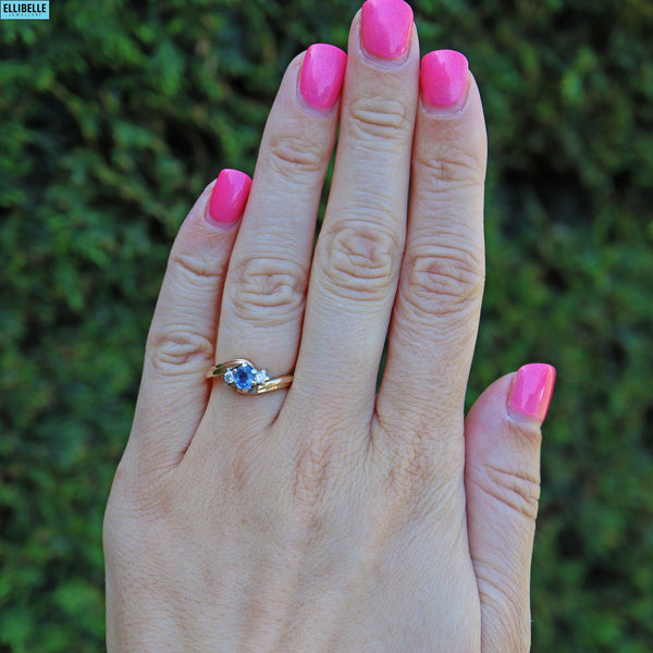 VINTAGE SAPPHIRE & DIAMOND 9CT GOLD BYPASS RING - 1990