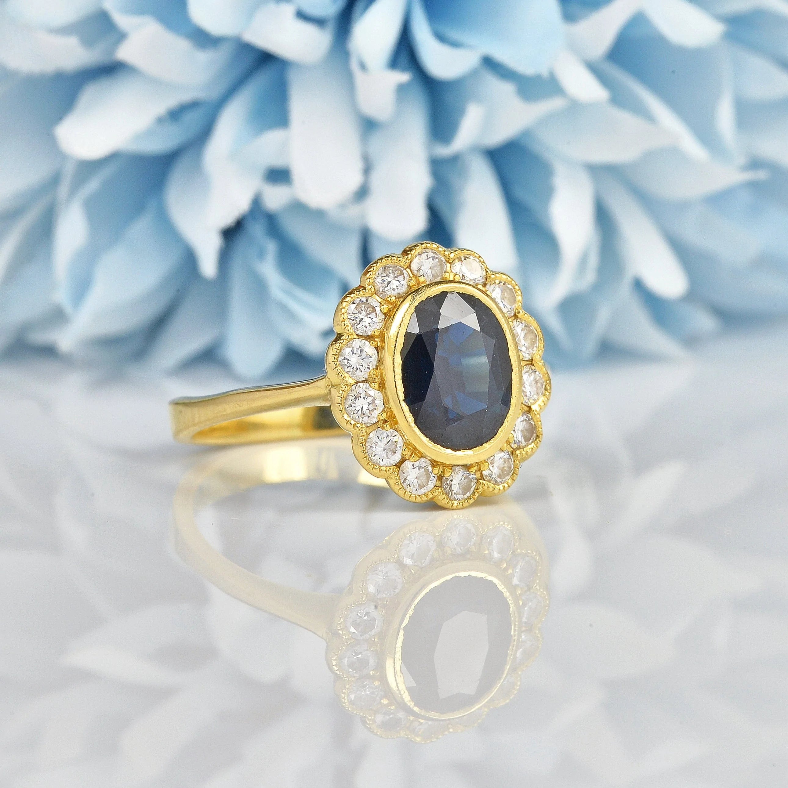 VINTAGE SAPPHIRE DIAMOND BEZEL CLUSTER RING - Main Image