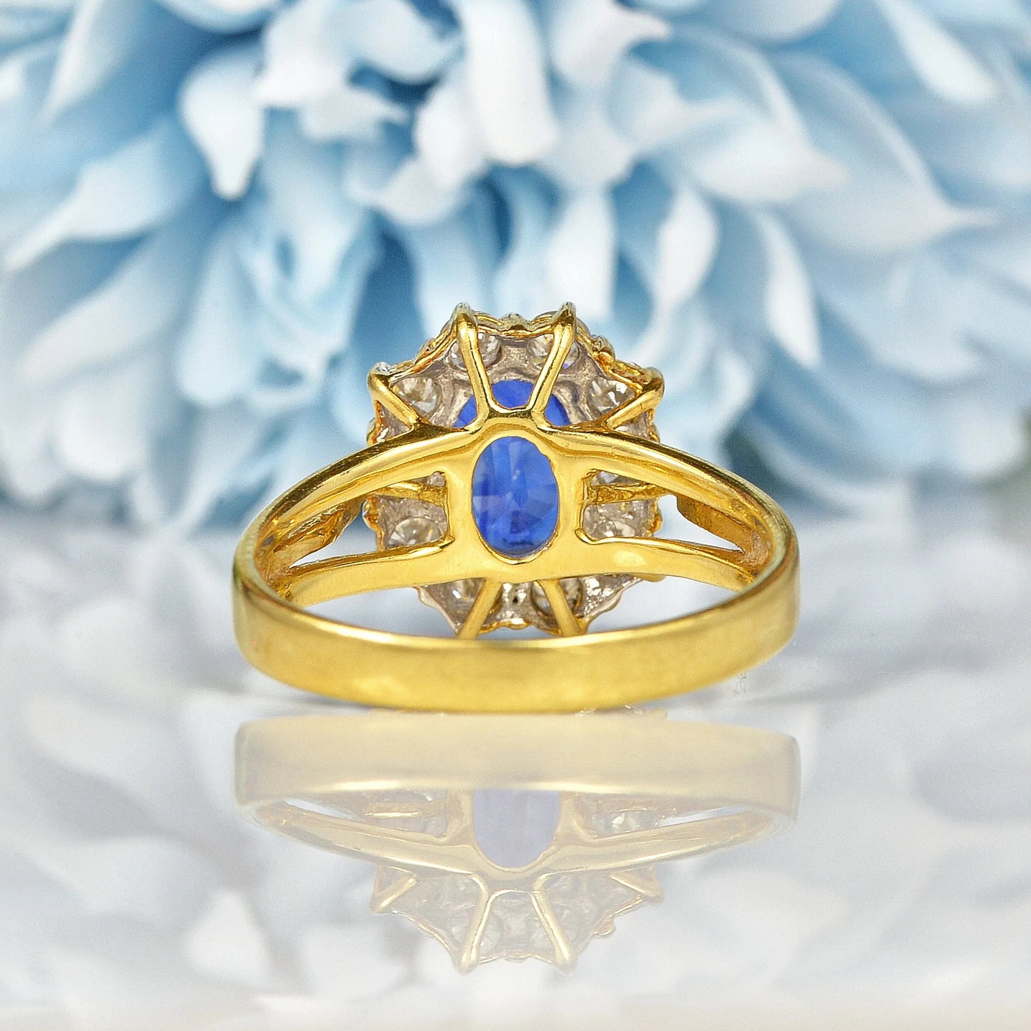 Ellibelle Jewellery VINTAGE SAPPHIRE & DIAMOND GOLD CLUSTER RING